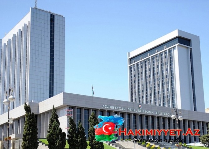 Kimlər xidməti vəsiqə və ya iş yeri barədə arayışla evdən çıxa biləcək – SİYAHI