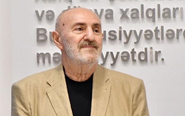 Akif İslamzadə:“Qadınlarımız baldırlarını göstərirlər” - VİDEO