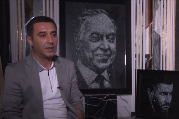 Rəssam: “Fırçanı çəkiclə, kətanı isə şüşə ilə əvəzləyirəm” - VİDEO