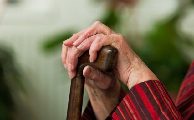 ABŞ-də qandallanmış 85 yaşlı qadın oğrunu öldürdü