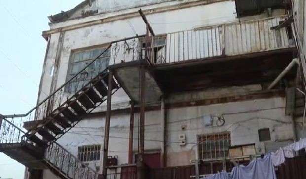 Bakıda 131 yaşlı tarixi bina qəzalı vəziyyətdədir - VİDEO