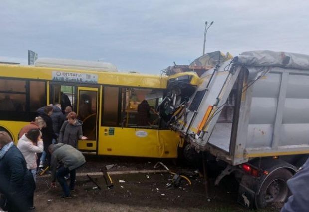 Belarusda avtobusla yük maşını toqquşdu: 40-dan çox yaralı var