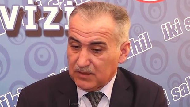 “Səhnəyə ədəbli geyimdə çıxmaq lazımdır, amma...” - FOTO