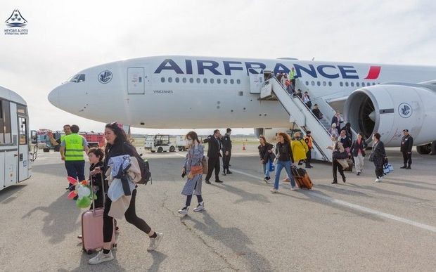 Fransa təyyarəsində tüstülənmə: Bakı hava limanına qəza enişi etdi - FOTO