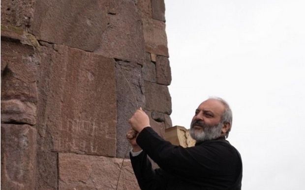 Ermənistanda kilsə oyunları: Baqratın şirin arzusu - TƏHLİL + FOTO