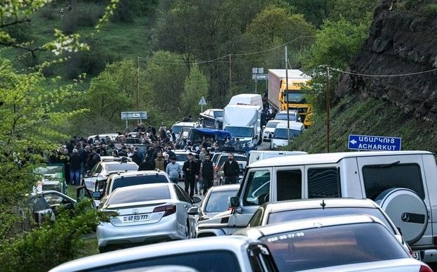 İrəvan aksiyalarında Koçaryan izi - ŞƏRH + FOTO