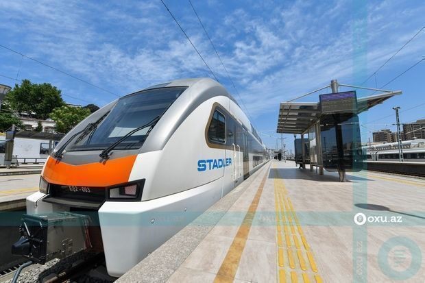 Bakı-Sumqayıt qatarını daşa basdılar - RƏSMİ