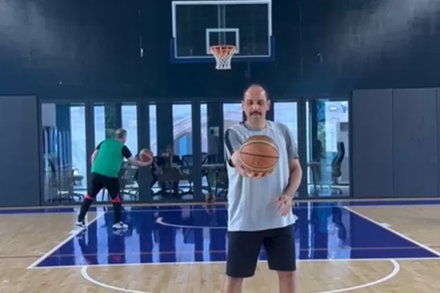 Türkiyənin MİT rəhbəri İbrahim Kalın basketbol bacarıqlarını nümayiş etdirdi