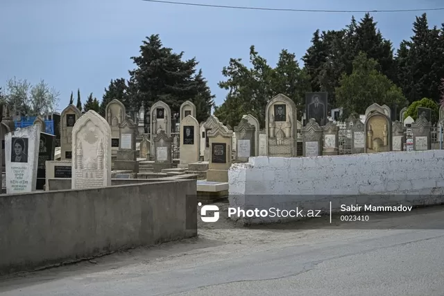 Qusarda qəbiristanlıq yerlə yeksan edildi