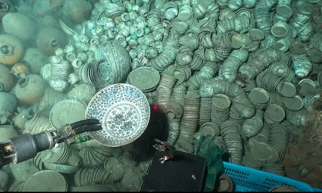Çində dənizin dibindən 600 illik əşyalar tapıldı