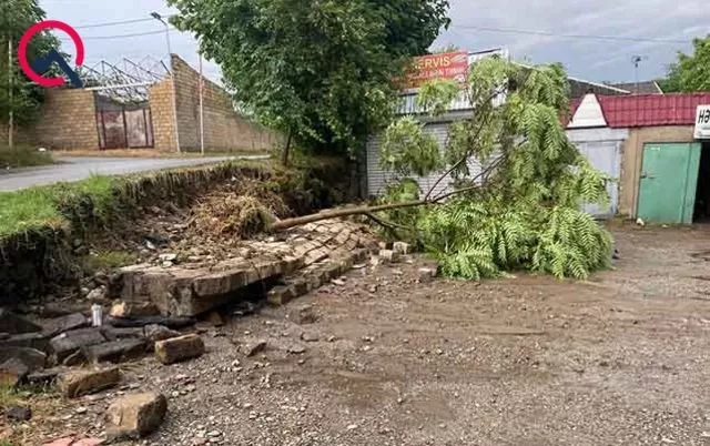 Güclü yağışlar Şamaxının yollarına ziyan vurub
