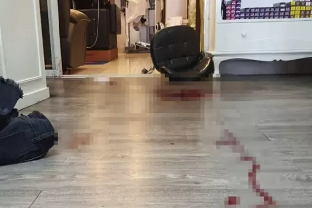 Gözəllik salonunda DƏHŞƏT: Şəhid oğlu kişilərlə gəzən boşandığı arvadına 25 bıçaq zərbəsi vurdu