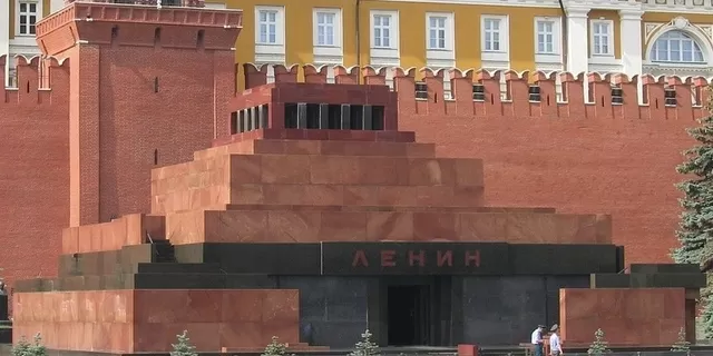 Rusiyada Lenin məqbərəsini yandırmağa cəhd edildi: 