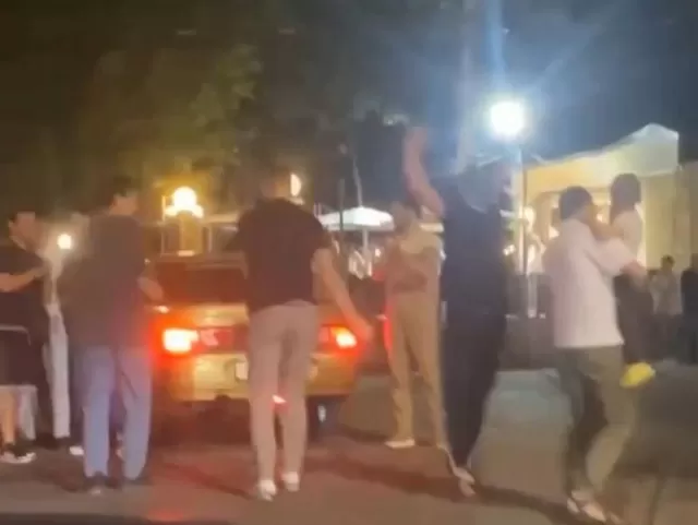 Dağıstanda terror zamanı insanlar qətlə yetirilərkən Rusiyada bir qrup kişi 