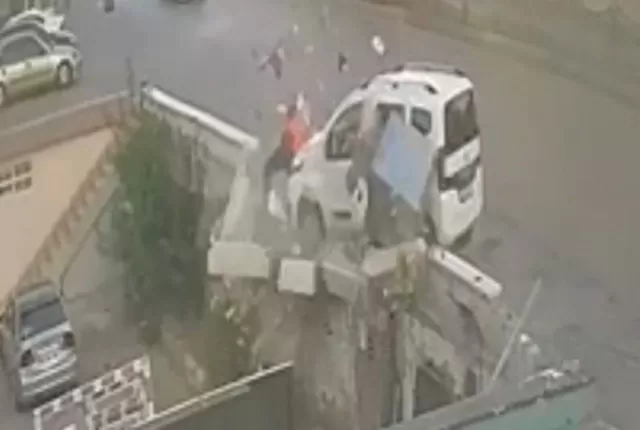 Türkiyədə dəhşətli qəza: Sərxoş sürücü gənc qızı körpüdən aşırdı - ANBAAN GÖRÜNTÜLƏR