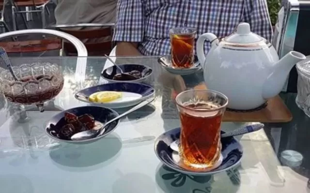 Çayxanaların həyətində oturmağa qadağa qoyulub? - AÇIQLAMA