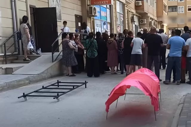 Ötən gün yeddinci mərtəbədən yıxılaraq can verən azyaşlı mağazaya gedən anasını çağrırmış