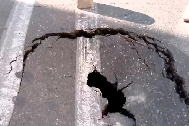 Bakıda yol çöküb, nəqliyyatın hərəkəti çətinləşib