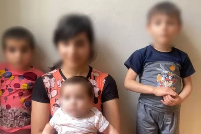 Bakıda qadın sevgilisinə görə dörd uşağını küçəyə atdı
