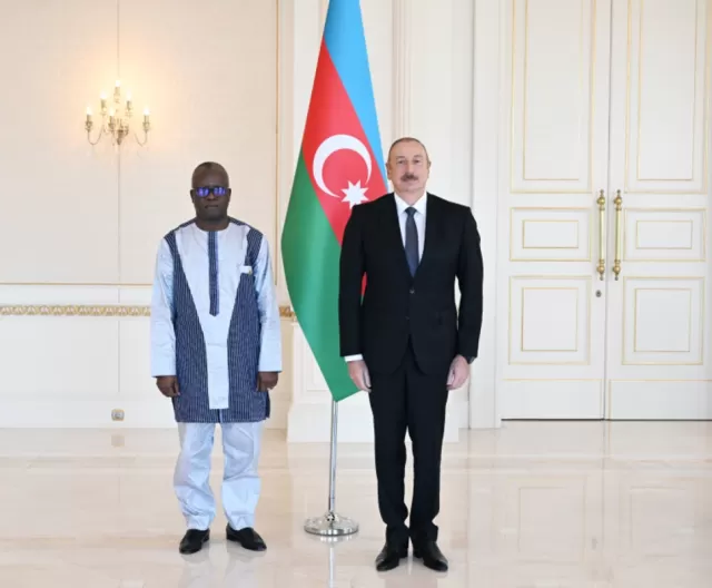 İlham Əliyev Burkina-Fasonun Azərbaycanda yeni təyin olunmuş səfirinin etimadnaməsini qəbul edib