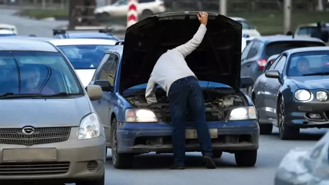 Mühərrik qəfil sönüb və işə düşmür: Motorun yolun ortasında 