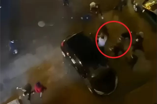 Bakıda məşhur restoranın qarşısında kütləvi DAVA - Qadınlar da qoşuldu