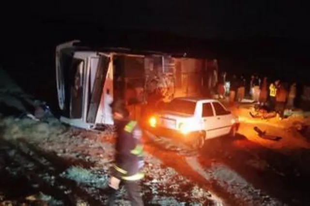İranda qorxunc avtobus qəzası: Ölənlər və yaralananlar var