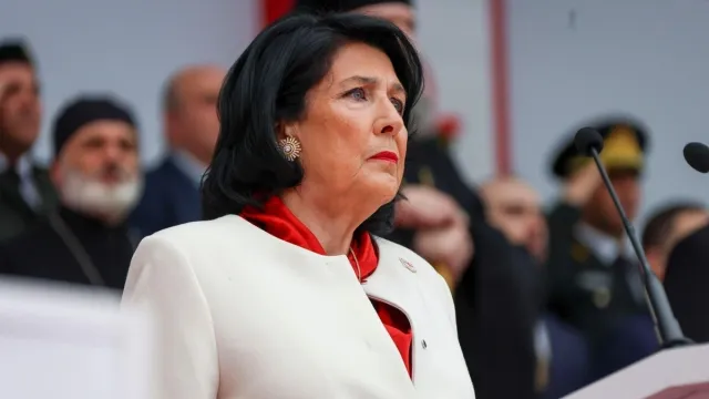 Zurabişvili prezident sarayını tərk etməkdən imtina edib
