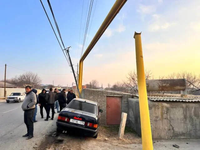 Babək rayonunda avtomobil yoldan çıxaraq qaz borusuna ÇIRPILDI: Xəsarət alan var