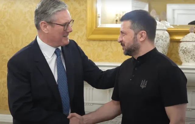 Böyük Britaniyanın baş naziri Zelenskidən Trampla münasibətləri yaxşılaşdırmasını xahiş edib