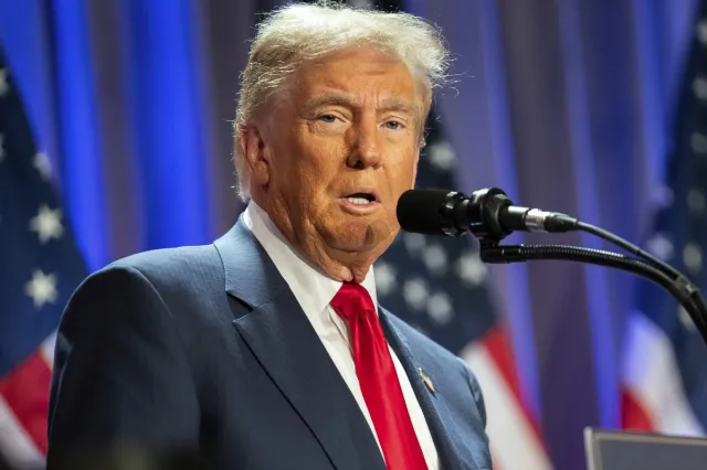 Donald Tramp Konqres qarşısında çıxış edir
