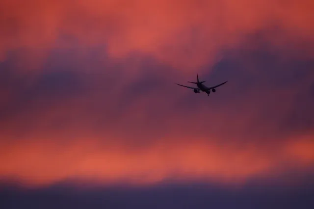 ABŞ-li pilot pasportunu unutdu: Təyyarə geriyə dönməli oldu