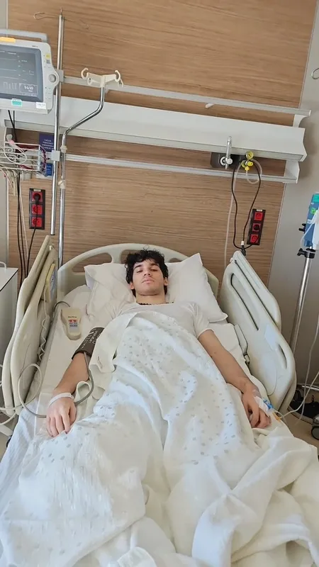 20 yaşlı tələbənin sizin köməyinizə ehtiyacı var