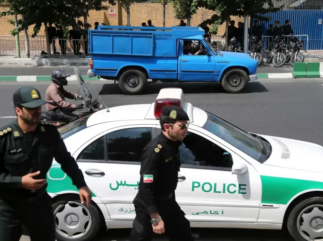 İranda polislər güllələndilər: Ölən və yaralananlar var