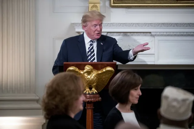 Donald Tramp Ağ Evdə iftar verib