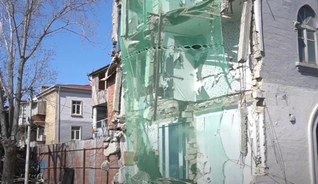 Daha bir tikinti şirkəti sakinlər evdə olarkən mənzilləri SÖKÜR? - İDDİA