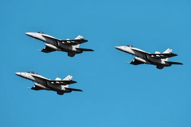 ABŞ husilərin nəzarətində olan Səna aerodromunu vurdu