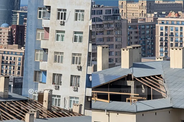 Bakıda çoxmərtəbəli binanın damında qanunsuz tikinti işləri DAYANDIRILDI