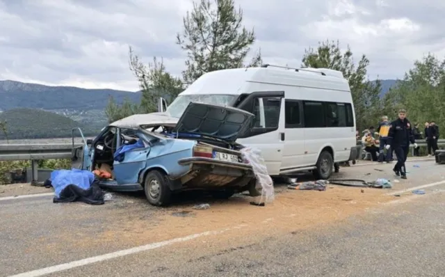 Adanada ağır avtomobil qəzası: 5 ölü, 10 yaralı
