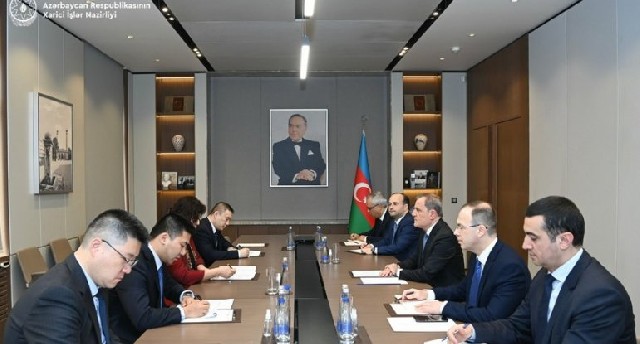 Ceyhun Bayramov yeni Çin səfirinin etimadnaməsinin surətini qəbul edib
