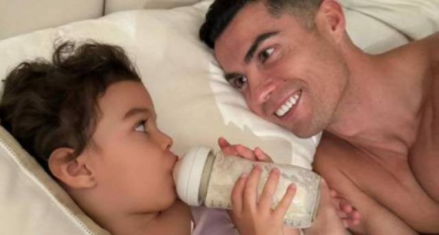 Ronaldo qızını belə təbrik etdi