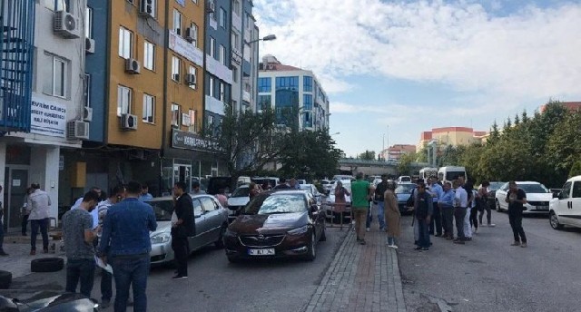 150-dən çox adam özünü binadan atıb - İstanbuldakı zəlzələ