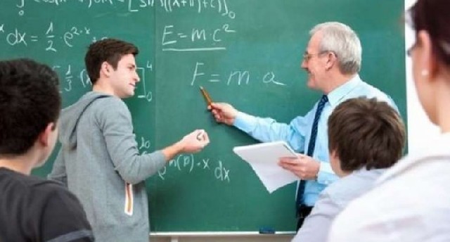 Eyni yaş, fərqli yanaşma: Alim işləyir, müəllim niyə yox?