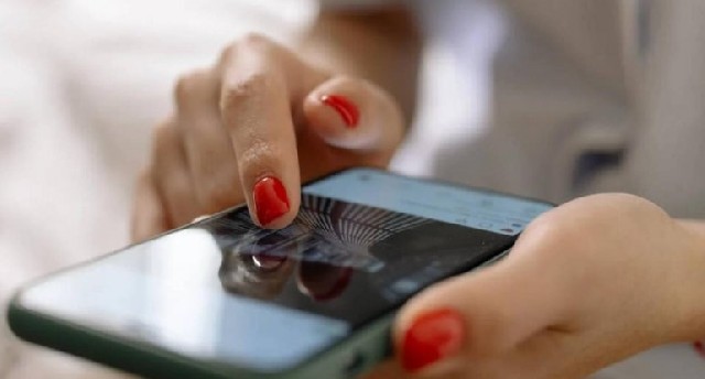 Bakıda avtomobil qiymətinə telefon satışa çıxarıldı - FOTO