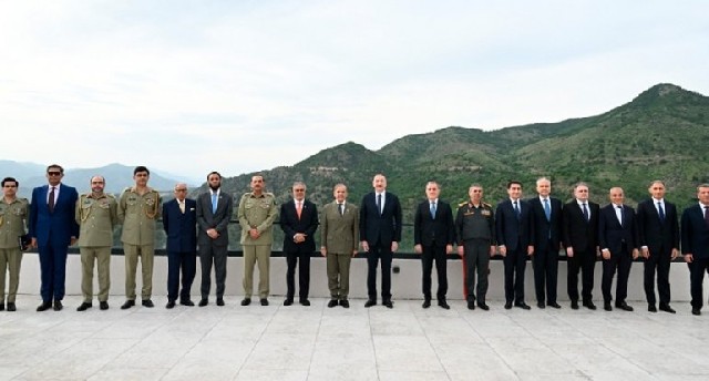 Laçında İlham Əliyevin Şahbaz Şəriflə nahar əsnasında geniş tərkibdə görüşü olub