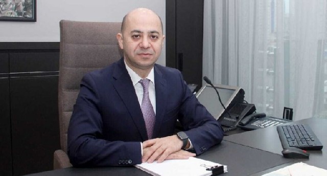 Vüsal Aslanov Aparat rəhbərini işdən çıxardı - FOTO