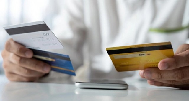 Bank kartlarından 8 min manatdan çox pul oğurlandı