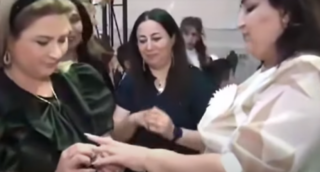 Qızıl hədiyyə olunan müəllimlə bağlı RƏSMİ AÇIQLAMA