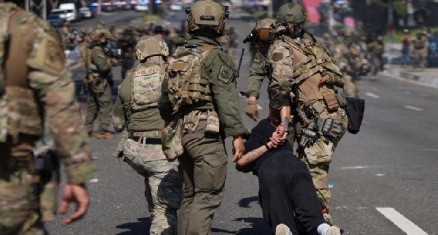Tramp aksiyanı dağıtmaq üçün Los-Ancelesə qoşun yeridib