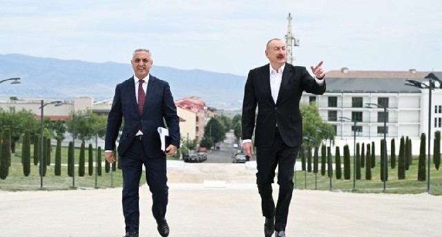 İlham Əliyev Xankəndidə Zəfər parkında görülən tikinti işləri ilə tanış olub